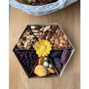 Подарочная коробочка «Шестигранник с клюквой и ананасом»