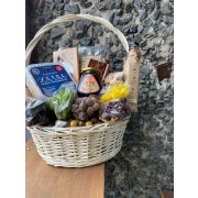 Подарок в корзине ЛЮБИМЫМ РОДИТЕЛЯМ